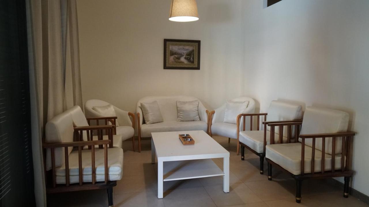 Ground Floor Apartment By Circular Pool In Talabay 亚喀巴 外观 照片